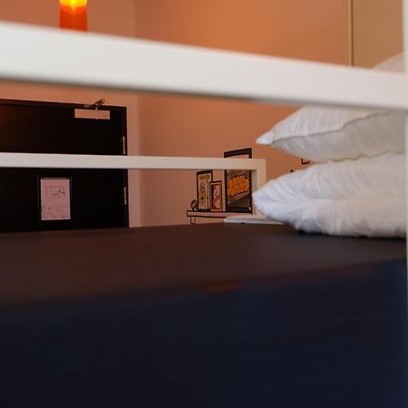 Hostel & Bar De Basis ซโวลเลอ ภายนอก รูปภาพ