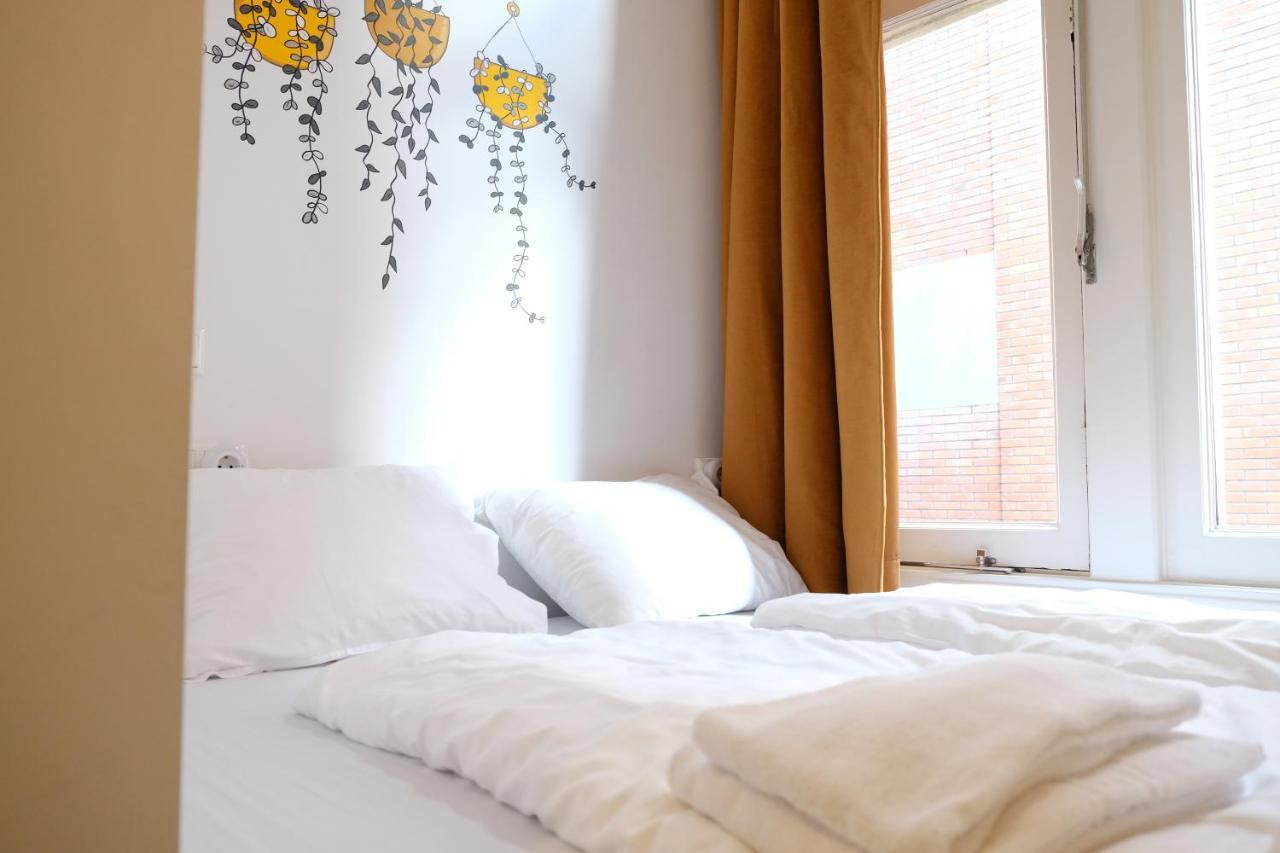 Hostel & Bar De Basis ซโวลเลอ ภายนอก รูปภาพ