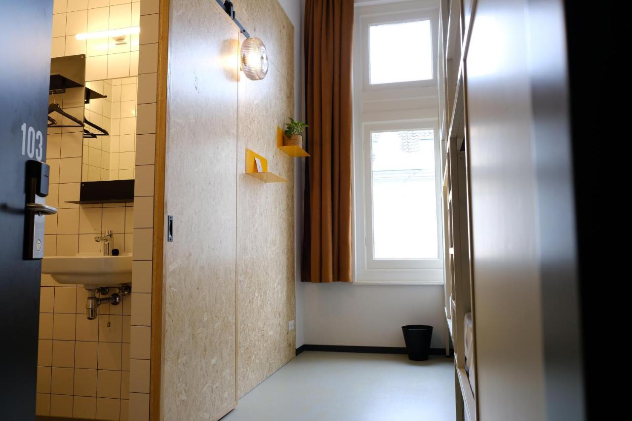 Hostel & Bar De Basis ซโวลเลอ ภายนอก รูปภาพ