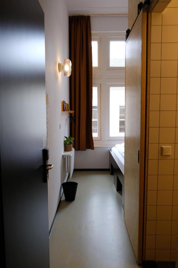 Hostel & Bar De Basis ซโวลเลอ ภายนอก รูปภาพ