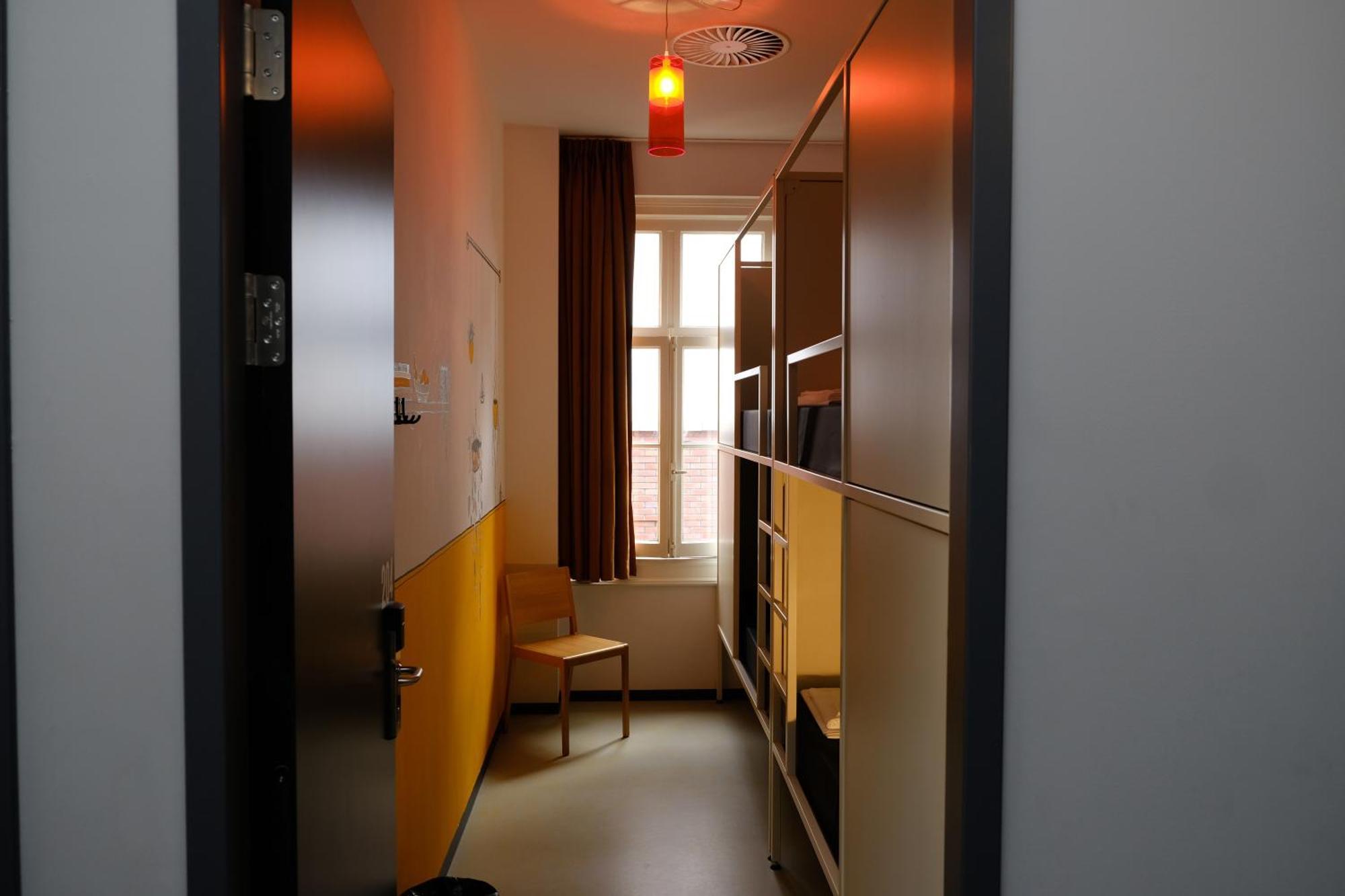 Hostel & Bar De Basis ซโวลเลอ ภายนอก รูปภาพ
