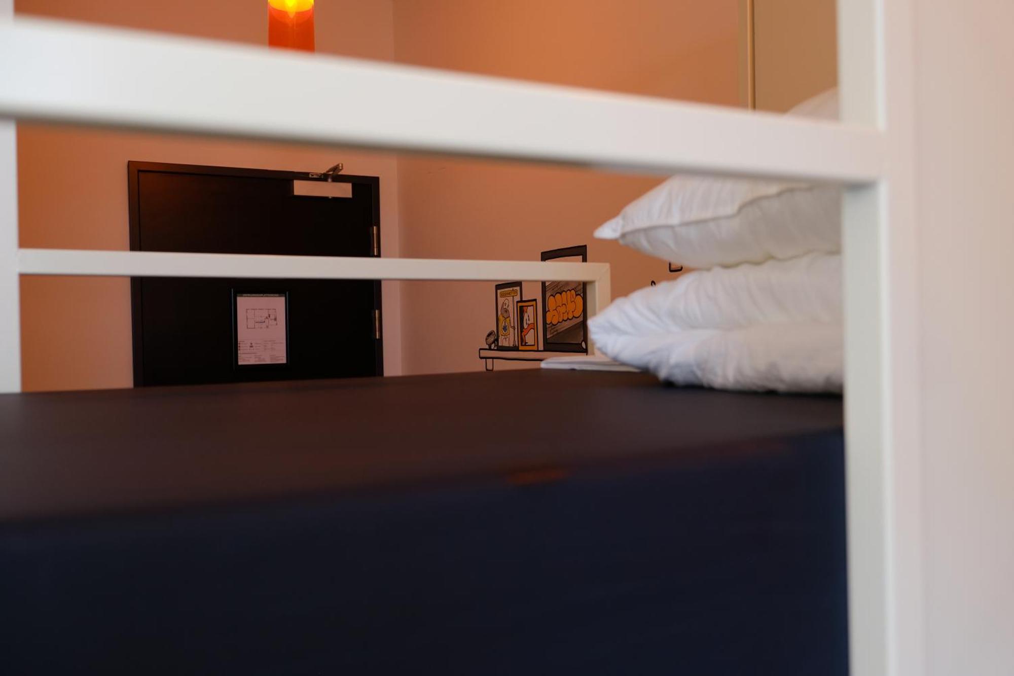 Hostel & Bar De Basis ซโวลเลอ ภายนอก รูปภาพ