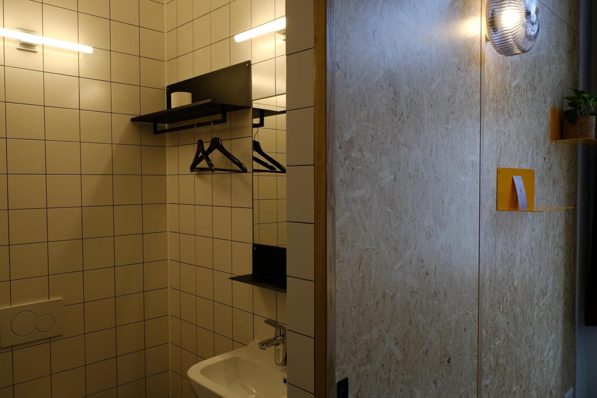 Hostel & Bar De Basis ซโวลเลอ ภายนอก รูปภาพ